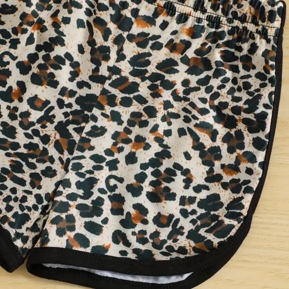 New 2 Piece Purple Graphic Tee and Leopard Print Shorts Set Size 5/6 - Picture 8 of 8